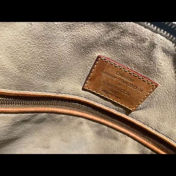 Used runway edition bag. Authentic. Has some dirt on inside of bag - Picture 13 of 15